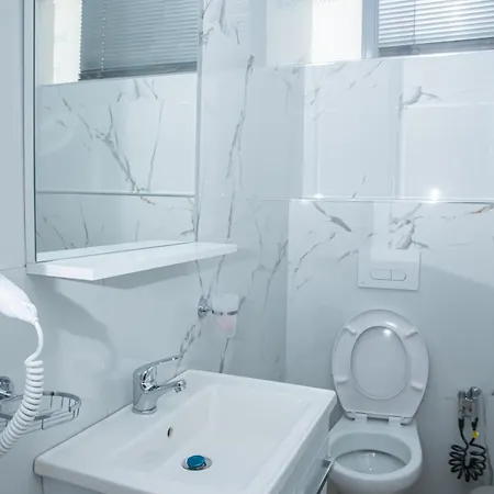 Alv Rent Gæstehus Vlorë