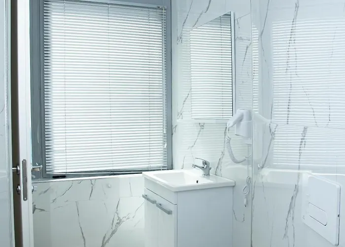 Alv Rent 3* Vlorë
