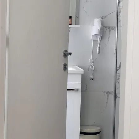Alv Rent 3* Vlorë