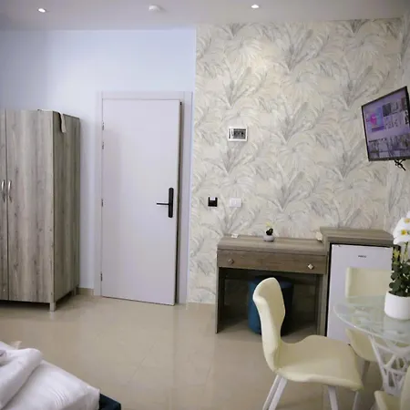 Alv Rent 3* فلورا