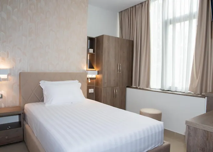 Pensión Alv Rent Vlorë